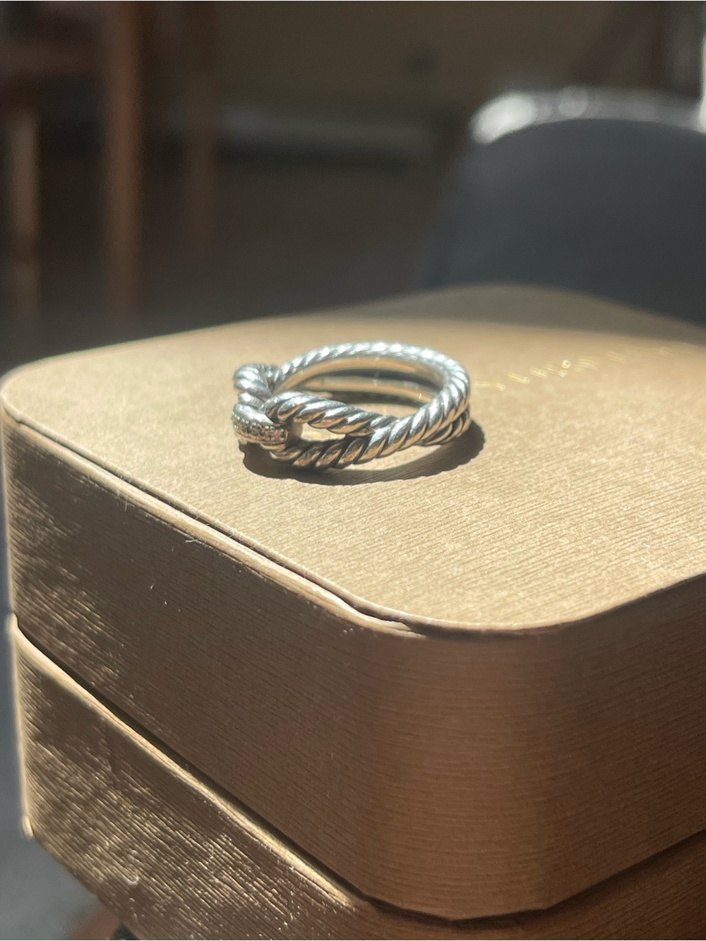David Yurman CABLE LOOP BAND RING
Sterling Silver with Diamonds, 7mm - Picture 6 of 7